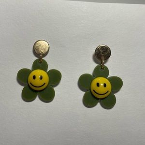 Smiling Green Flower Earrings